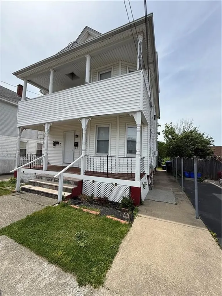 9 Fenmoor Street East Providence RI 02914