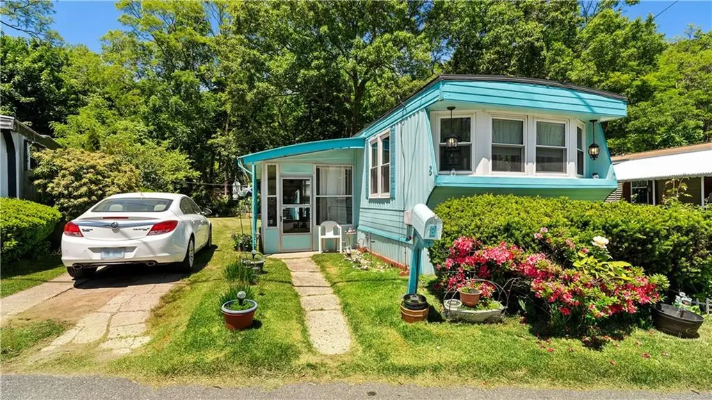 979 #8 Toll Gate Road Warwick RI 02886