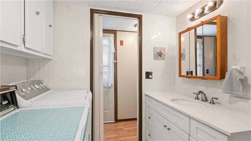 979 #8 Toll Gate Road Warwick RI 02886
