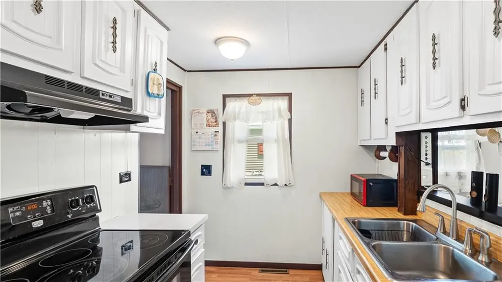 979 #8 Toll Gate Road Warwick RI 02886