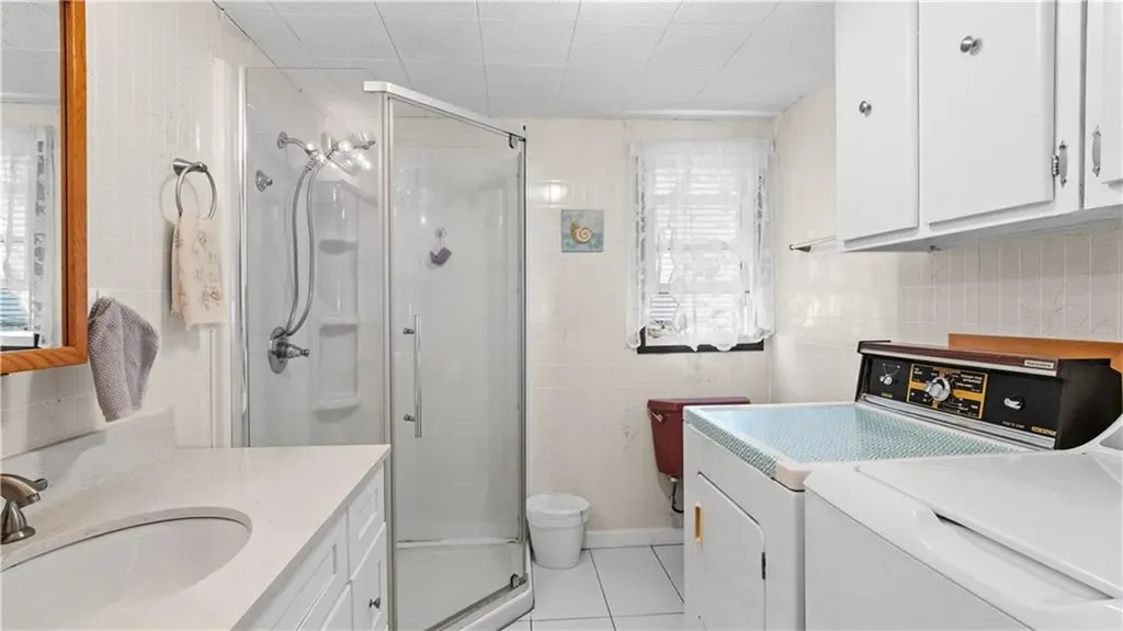 979 #8 Toll Gate Road Warwick RI 02886