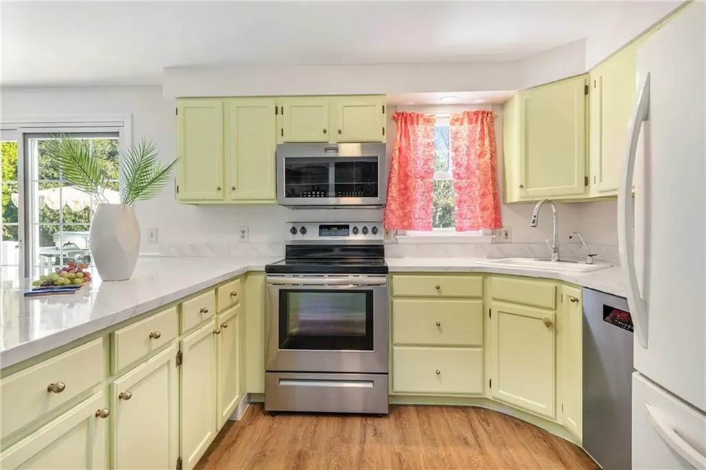 20 Samson Lane Middletown RI 02842