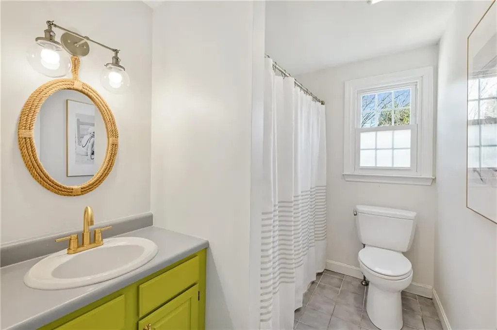 20 Samson Lane Middletown RI 02842