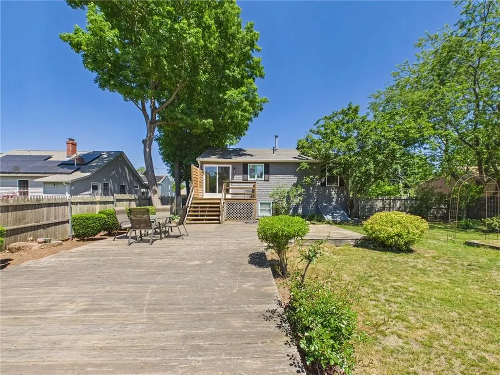 112 Longmeadow Avenue Warwick RI 02889