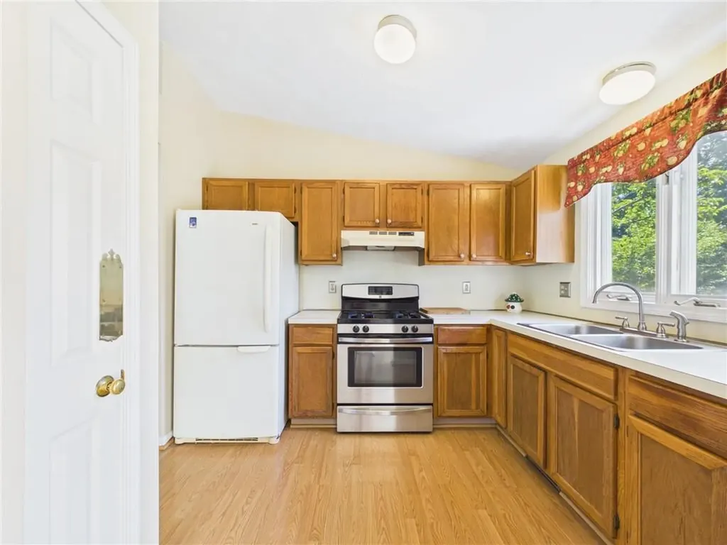 112 Longmeadow Avenue Warwick RI 02889