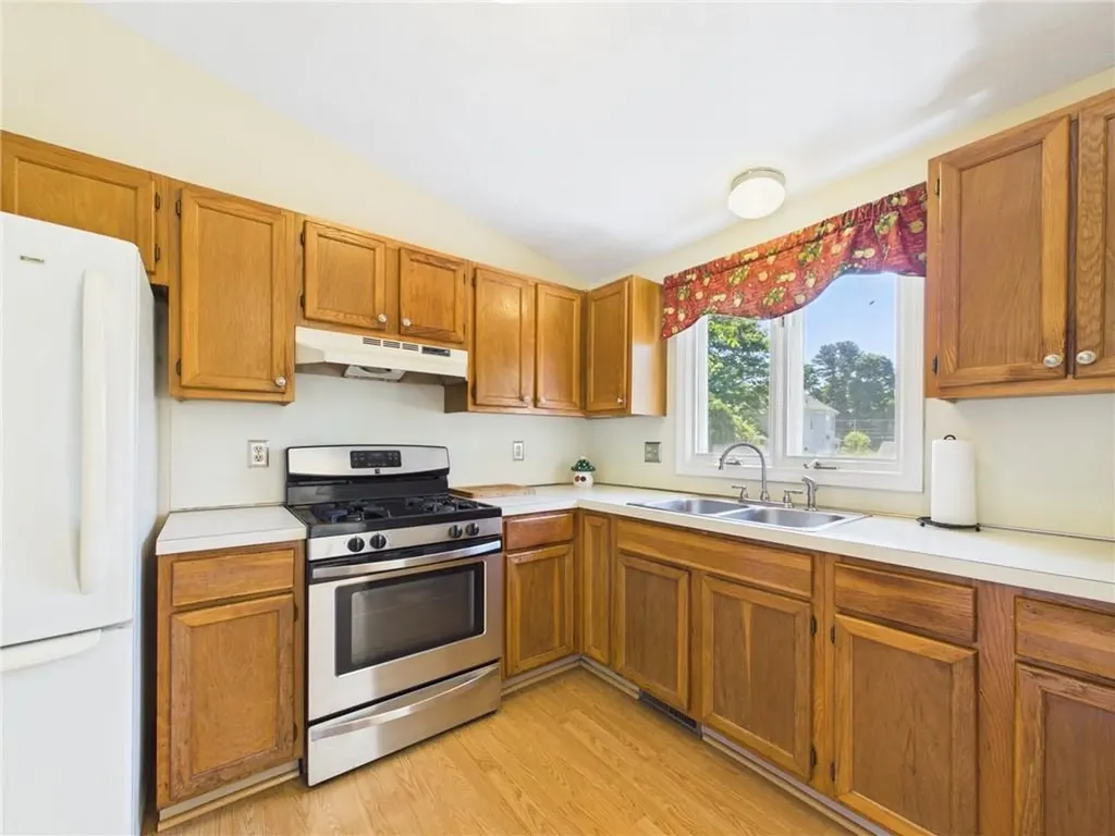 112 Longmeadow Avenue Warwick RI 02889