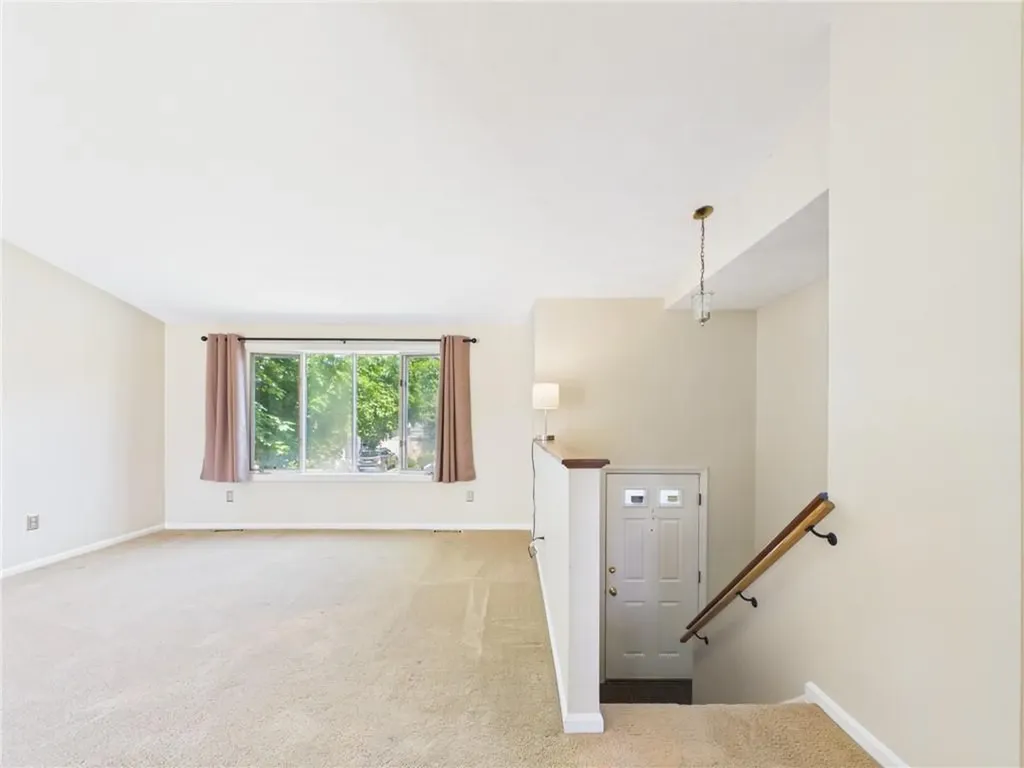 112 Longmeadow Avenue Warwick RI 02889