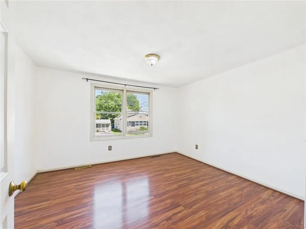 112 Longmeadow Avenue Warwick RI 02889