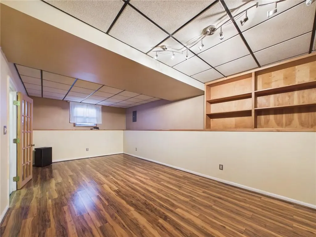 112 Longmeadow Avenue Warwick RI 02889
