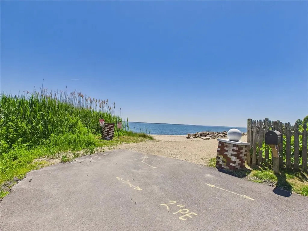 112 Longmeadow Avenue Warwick RI 02889