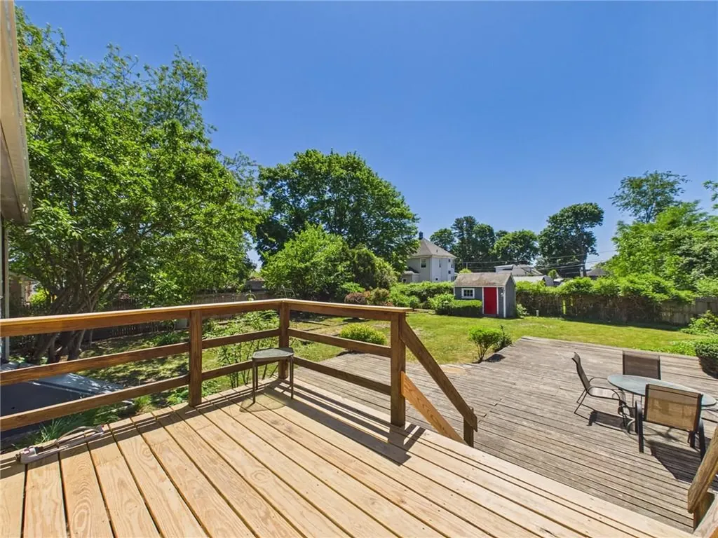 112 Longmeadow Avenue Warwick RI 02889