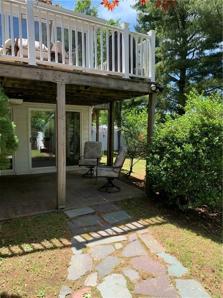 9 Pleasant Avenue North Providence RI 02911