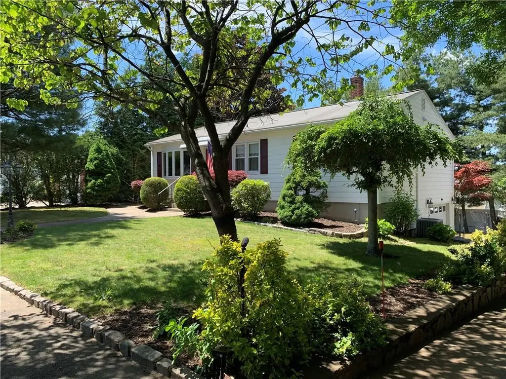 9 Pleasant Avenue North Providence RI 02911