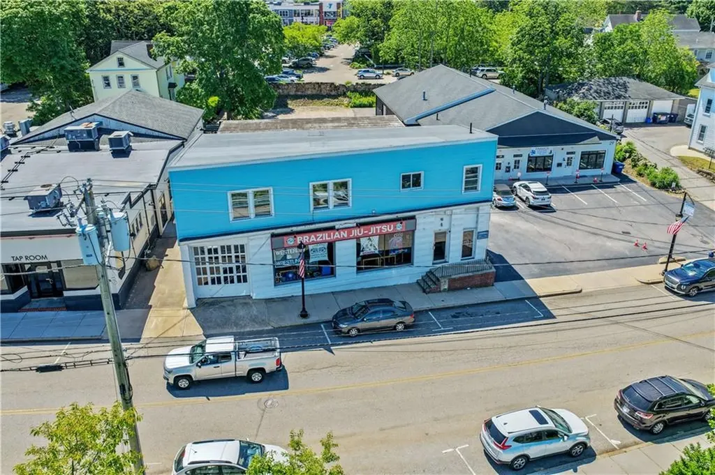 33 Railroad Avenue Westerly RI 02891