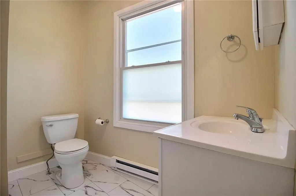 33 Railroad Avenue Westerly RI 02891