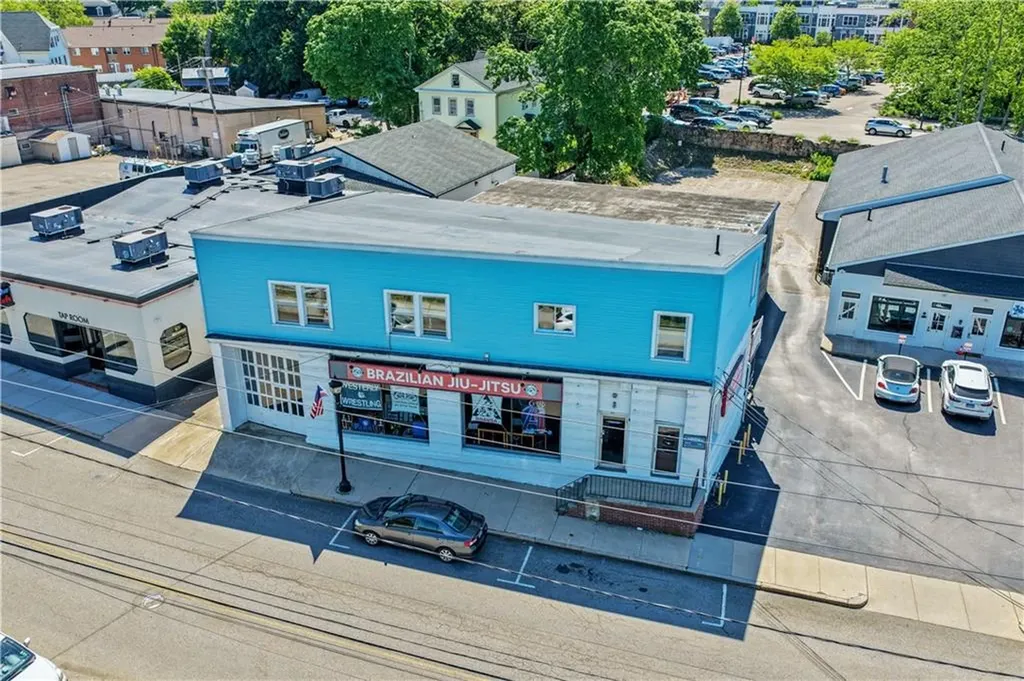 33 Railroad Avenue Westerly RI 02891