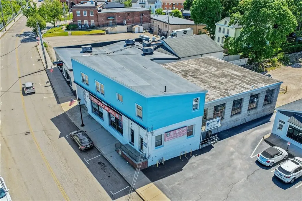 33 Railroad Avenue Westerly RI 02891