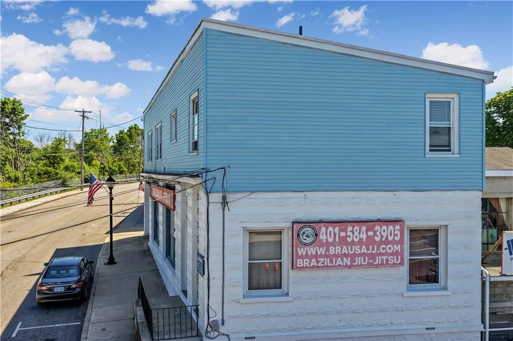 33 Railroad Avenue Westerly RI 02891