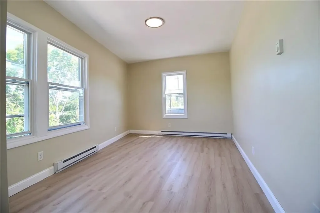 33 Railroad Avenue Westerly RI 02891