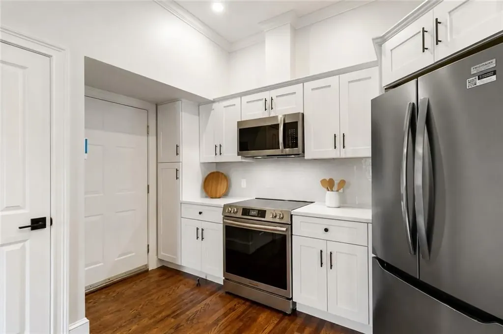 18 State Street Bristol RI 02809