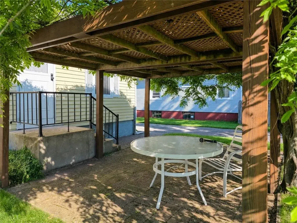 484 Daggett Avenue Pawtucket RI 02861
