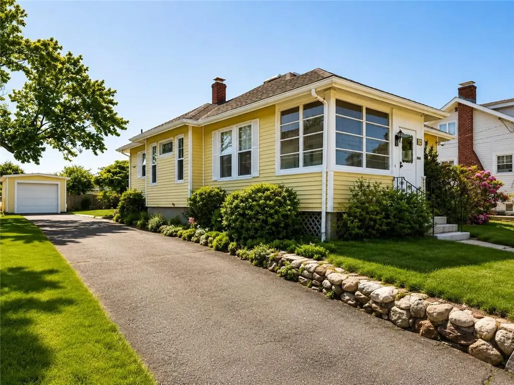 484 Daggett Avenue Pawtucket RI 02861