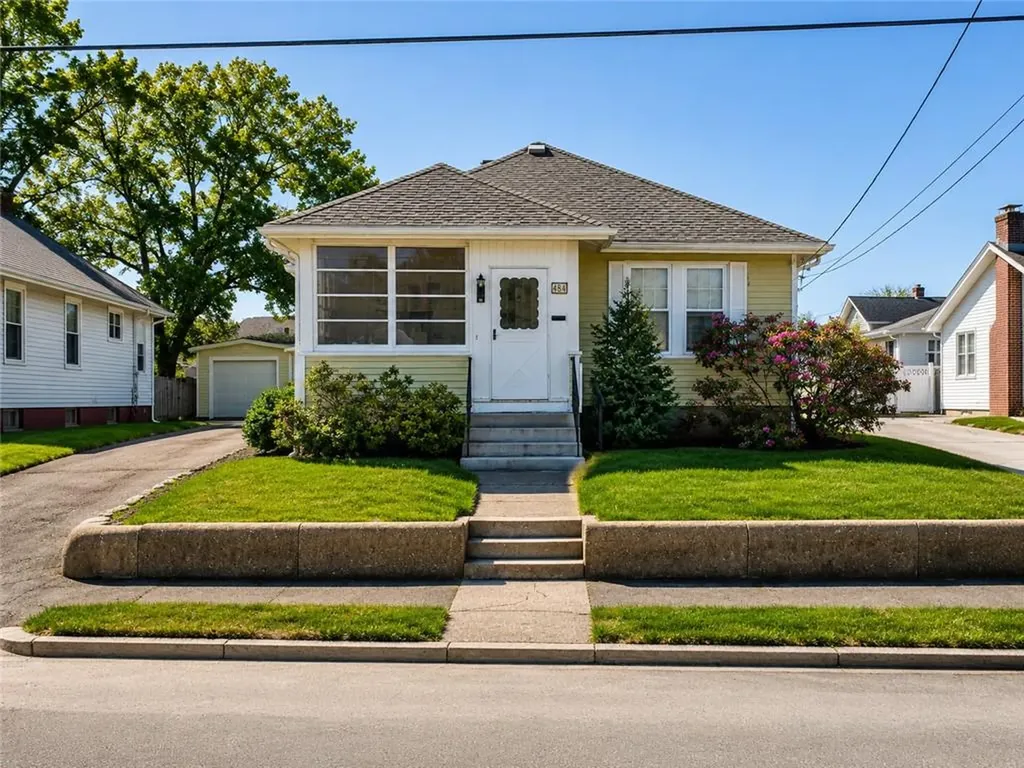484 Daggett Avenue Pawtucket RI 02861