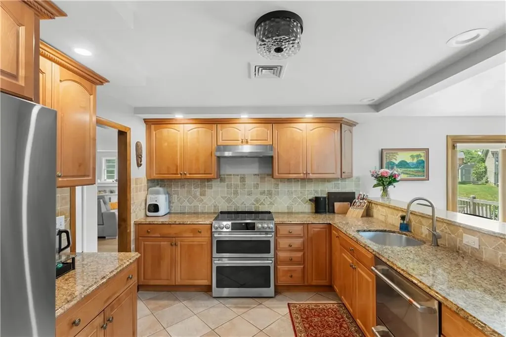 417 Squantum Drive Warwick RI 02888