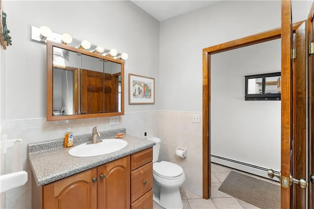 417 Squantum Drive Warwick RI 02888