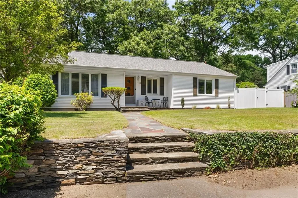 417 Squantum Drive Warwick RI 02888