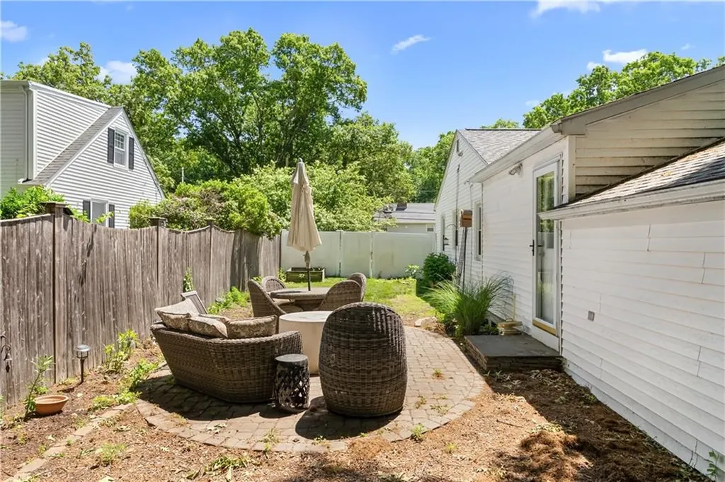417 Squantum Drive Warwick RI 02888