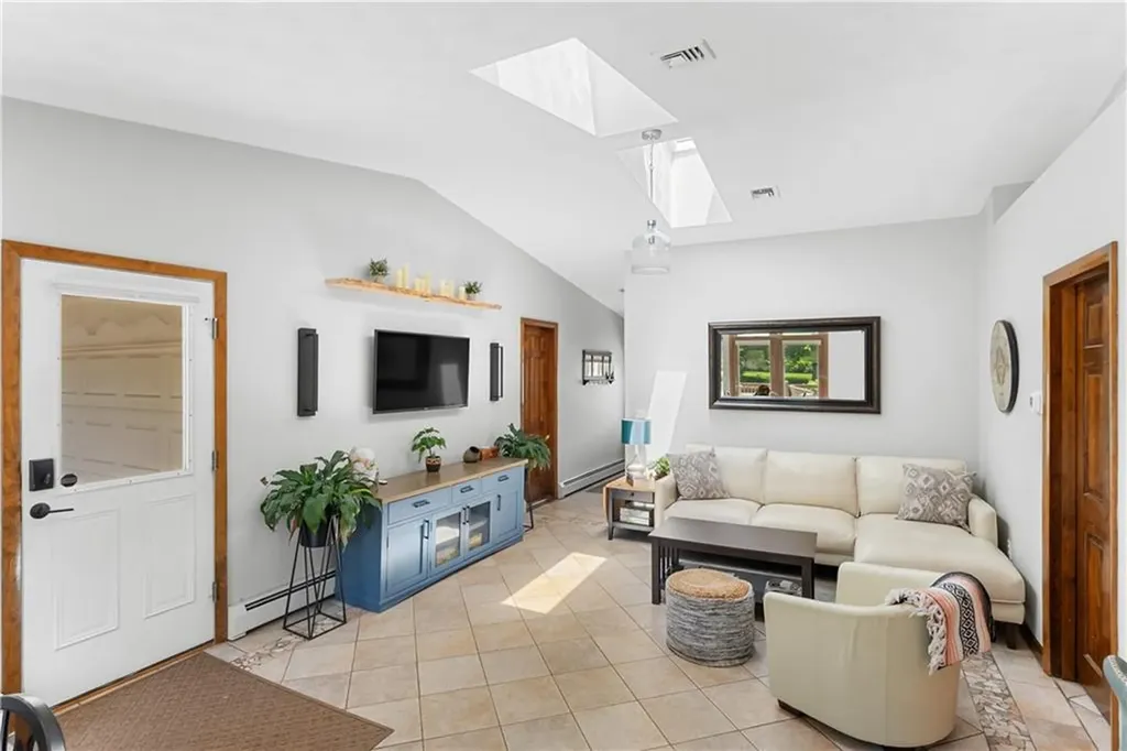 417 Squantum Drive Warwick RI 02888
