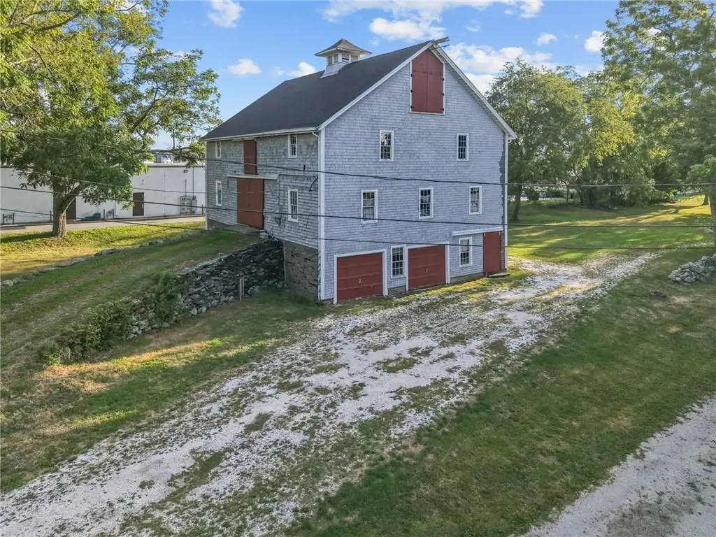 2967 East Main Road Portsmouth RI 02871