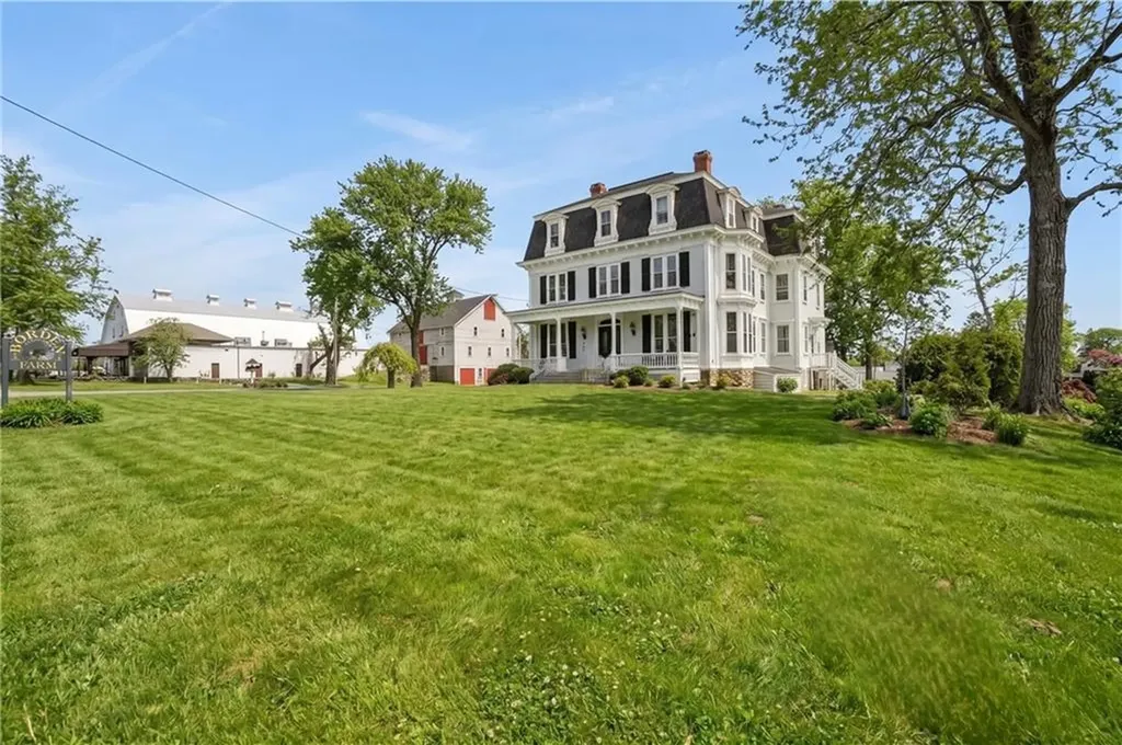 2967 East Main Road Portsmouth RI 02871