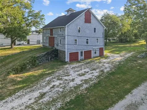 2967 East Main Road Portsmouth RI 02871