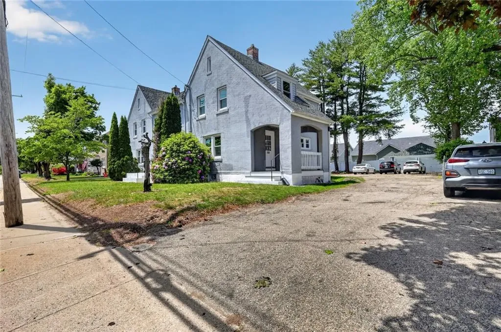 520 524 Providence Street West Warwick RI 02893