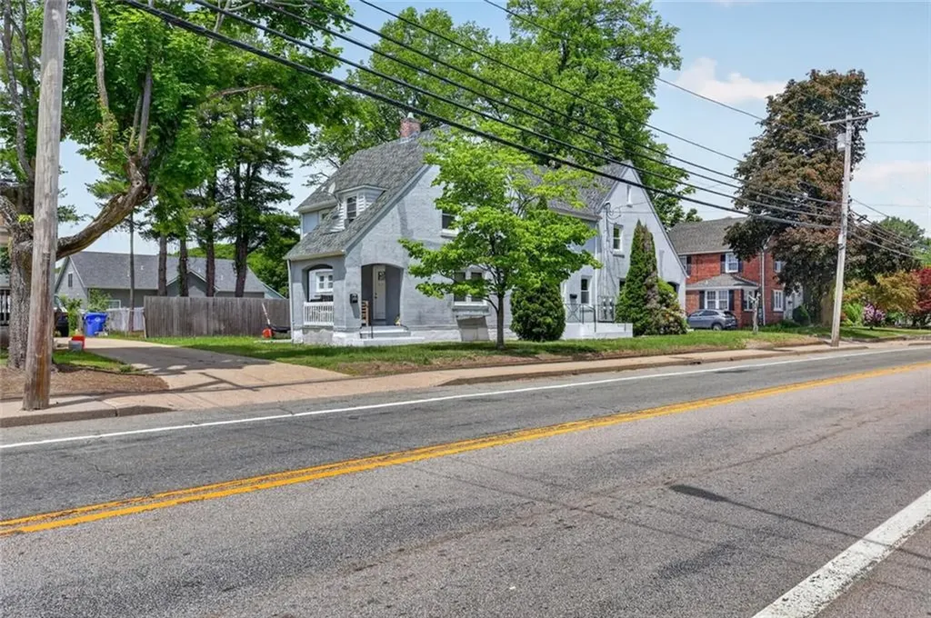 520 524 Providence Street West Warwick RI 02893