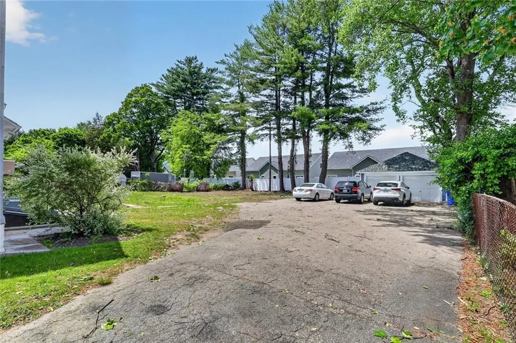 520 524 Providence Street West Warwick RI 02893