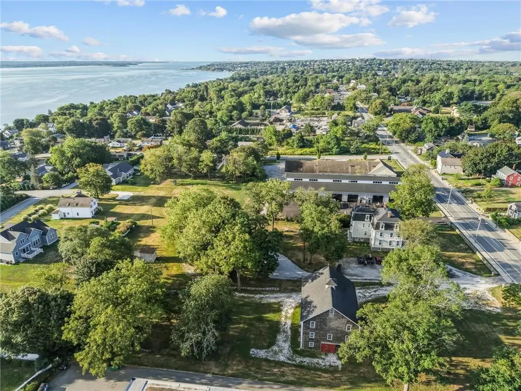 2967 East Main Road Portsmouth RI 02871