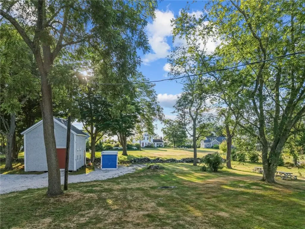 2967 East Main Road Portsmouth RI 02871