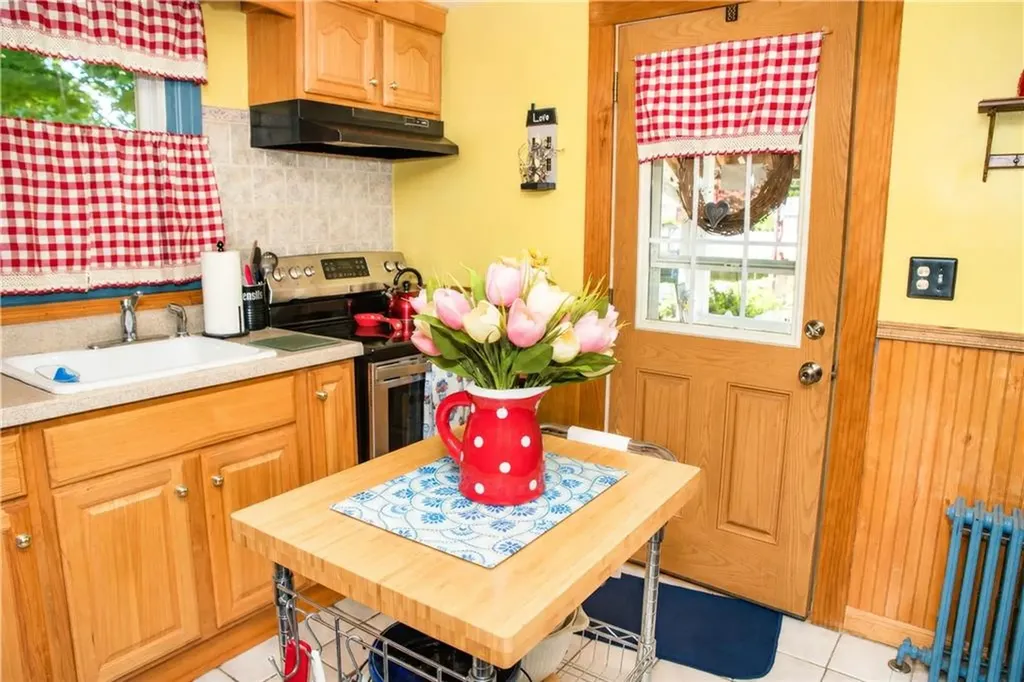 147 Pawtuxet Terrace West Warwick RI 02893