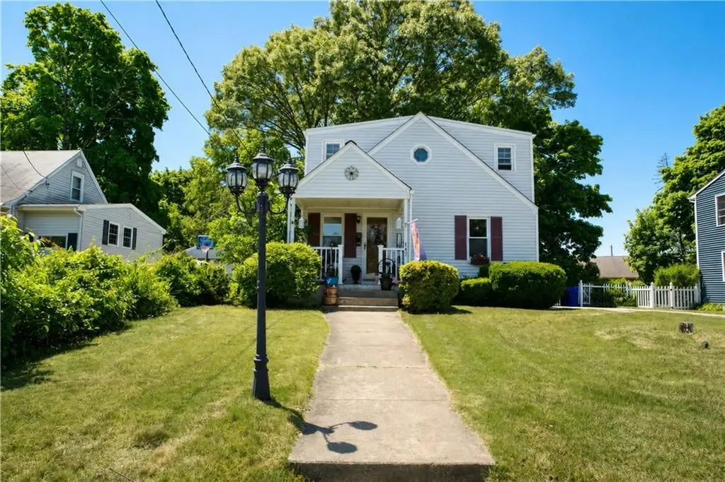 147 Pawtuxet Terrace West Warwick RI 02893