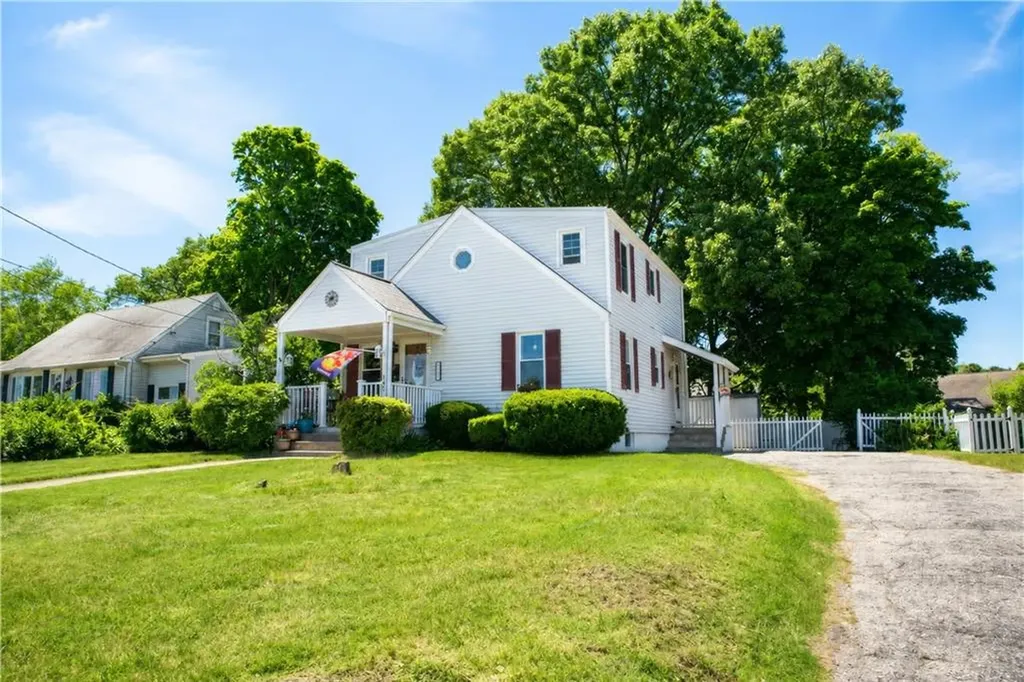 147 Pawtuxet Terrace West Warwick RI 02893