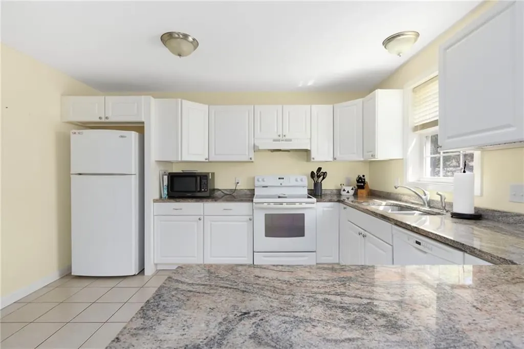 18 Altin Avenue South Kingstown RI 02881