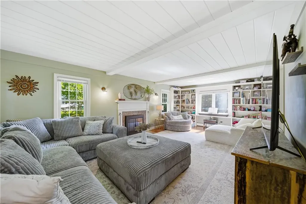 652 Old Post Road North Attleboro MA 02760