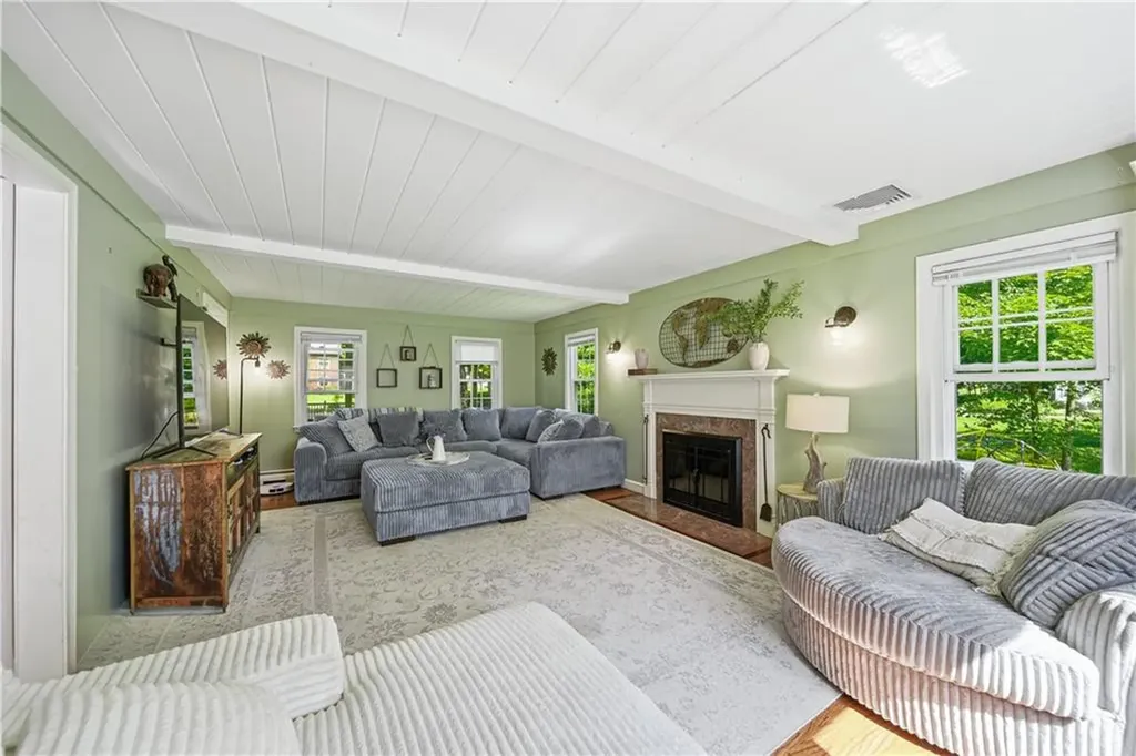 652 Old Post Road North Attleboro MA 02760