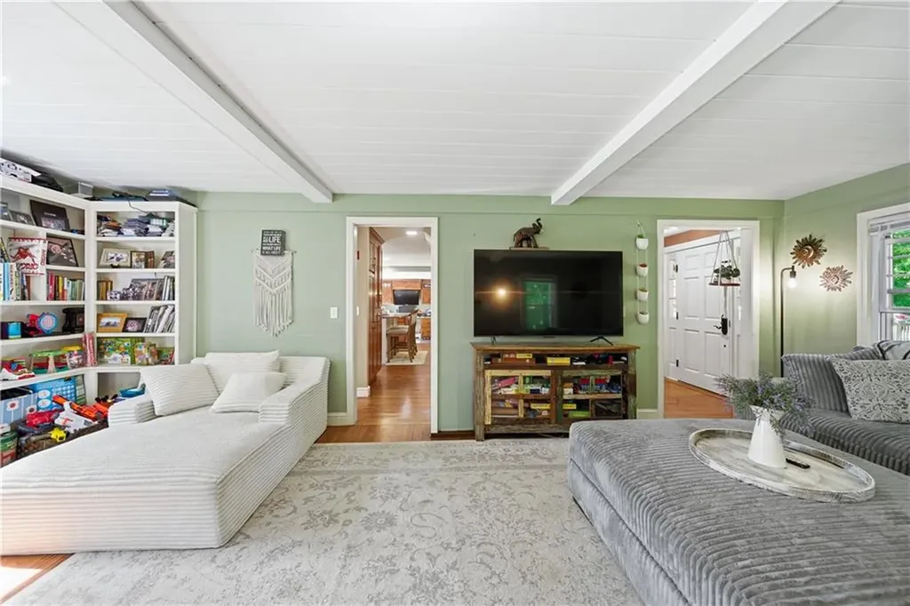 652 Old Post Road North Attleboro MA 02760
