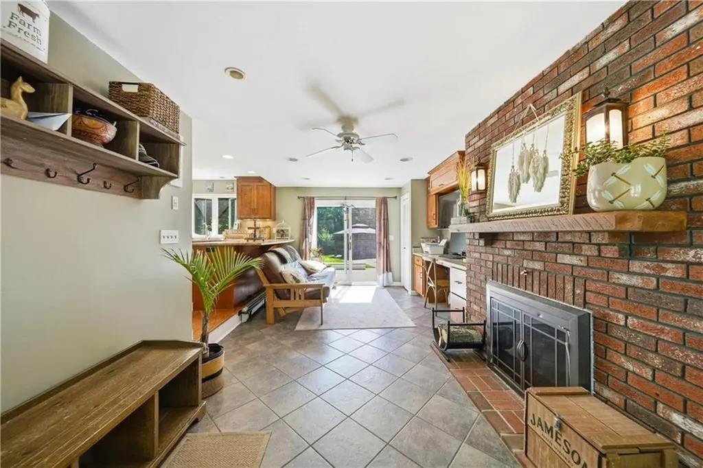 652 Old Post Road North Attleboro MA 02760