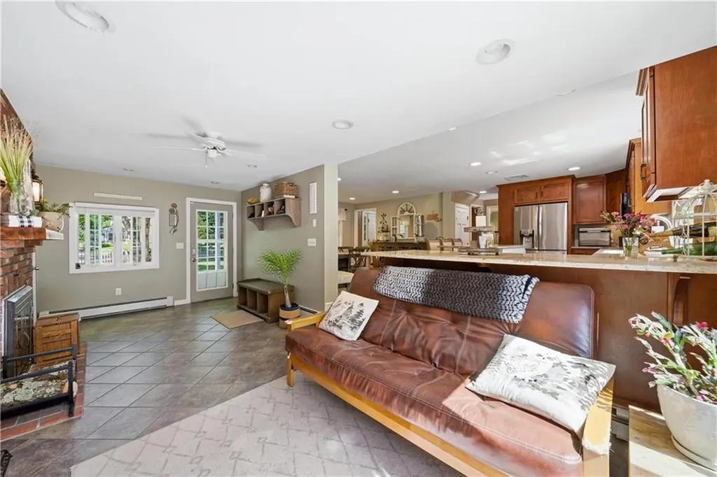 652 Old Post Road North Attleboro MA 02760