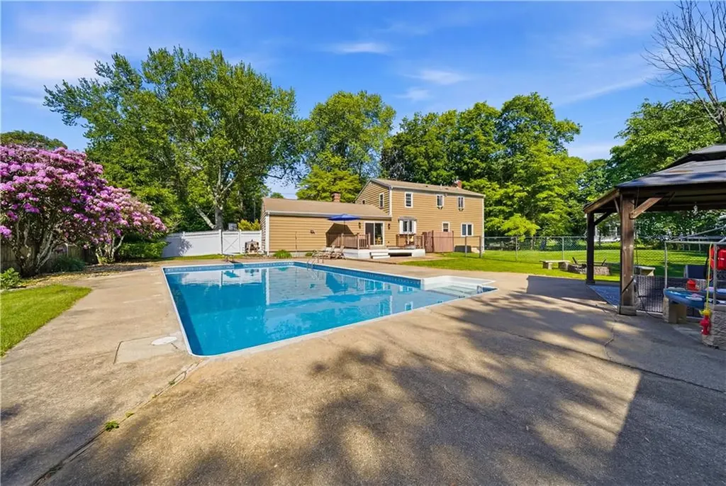 652 Old Post Road North Attleboro MA 02760